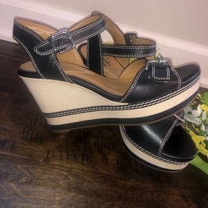 Clark’s Collection Black And Cream Wedges Sz 6.5